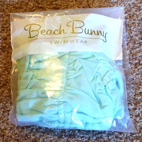 Beach Bunny Crop Top - Picture 4 of 4